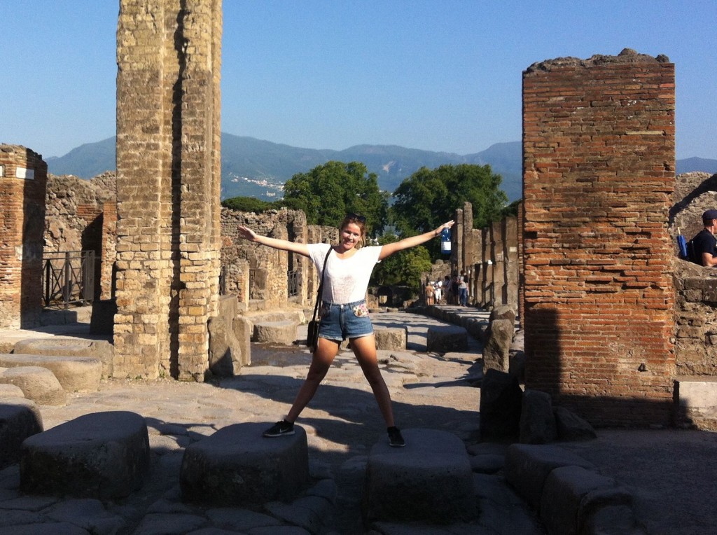 Zoe in Pompeii street