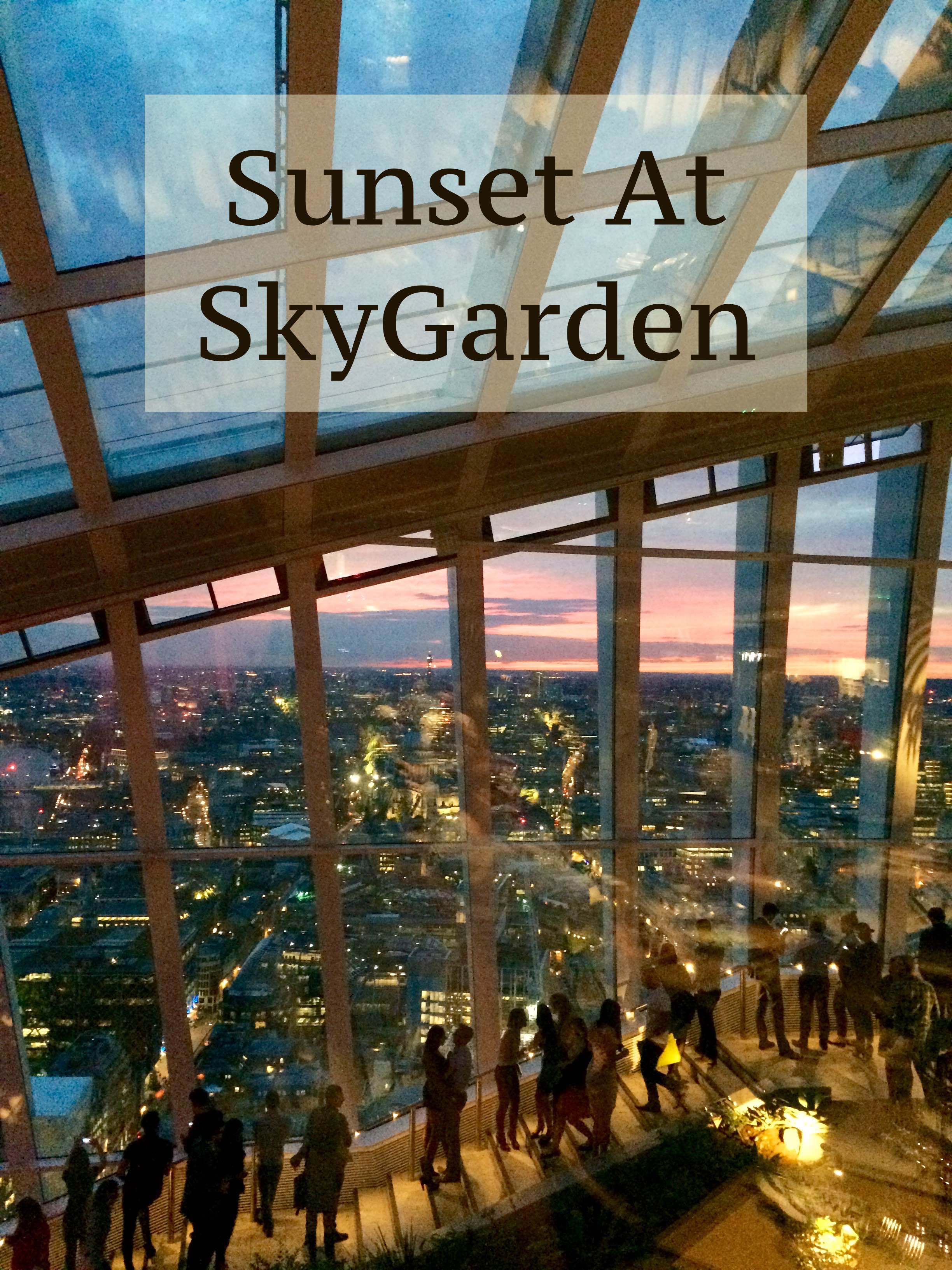 Optagelsesgebyr hellige brysomme A Stunning Sunset at SkyGarden - Two Feet, One World