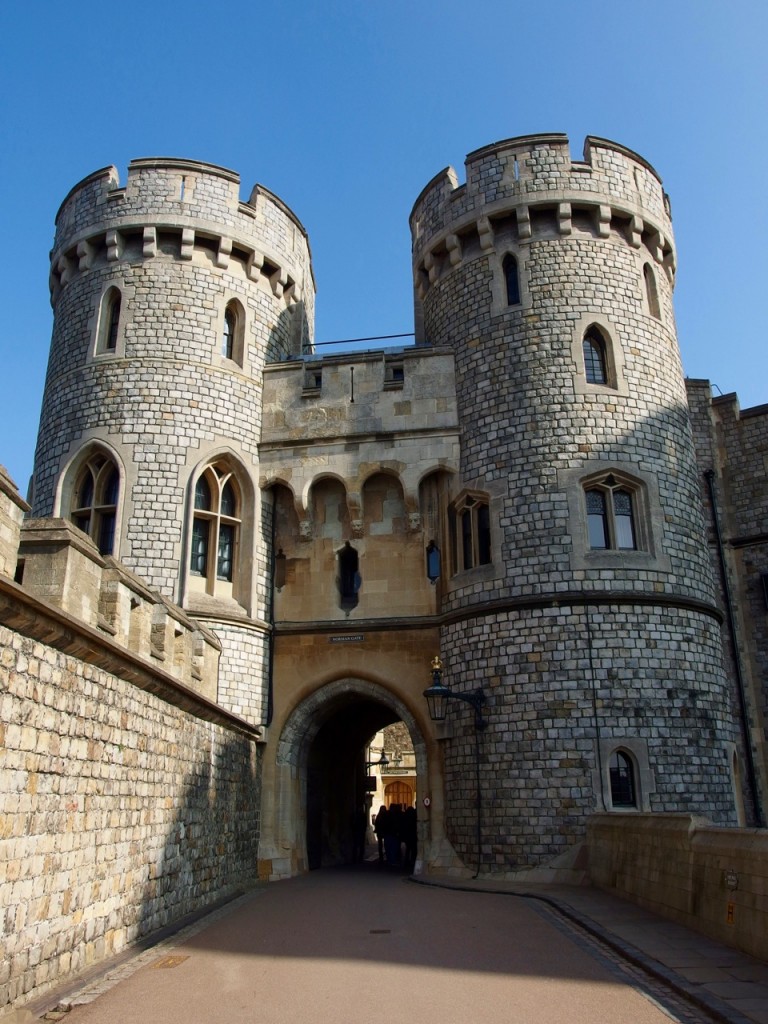 Visiting Windsor Castle, London - Two Feet, One World